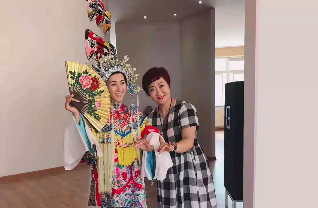 京剧院演员张冬梅老师.jpg
