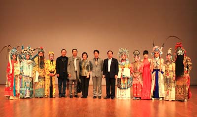 演出结束后演职人员合影留念222.jpg