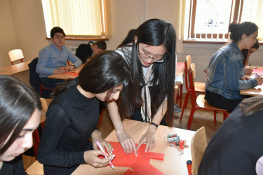 认真学习剪纸_meitu_2.jpg