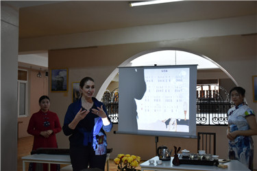 4-契诃夫中学校长萨鲁哈尼杨(Sarukhanyan)讲话.jpg