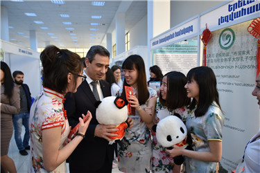 3-有了大熊猫,我要更努力地学习汉语了!.jpg