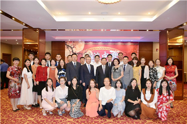 孔子学院全体教师与田大使合影留念.jpg