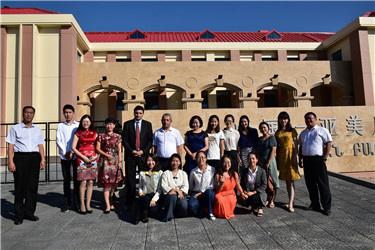 孔院教师与中亚友谊学校教师合影.jpg