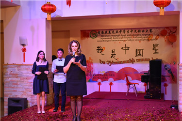 2.契诃夫中学大校长萨鲁哈尼杨(Sarukhanyan)对比赛进行点评.jpg